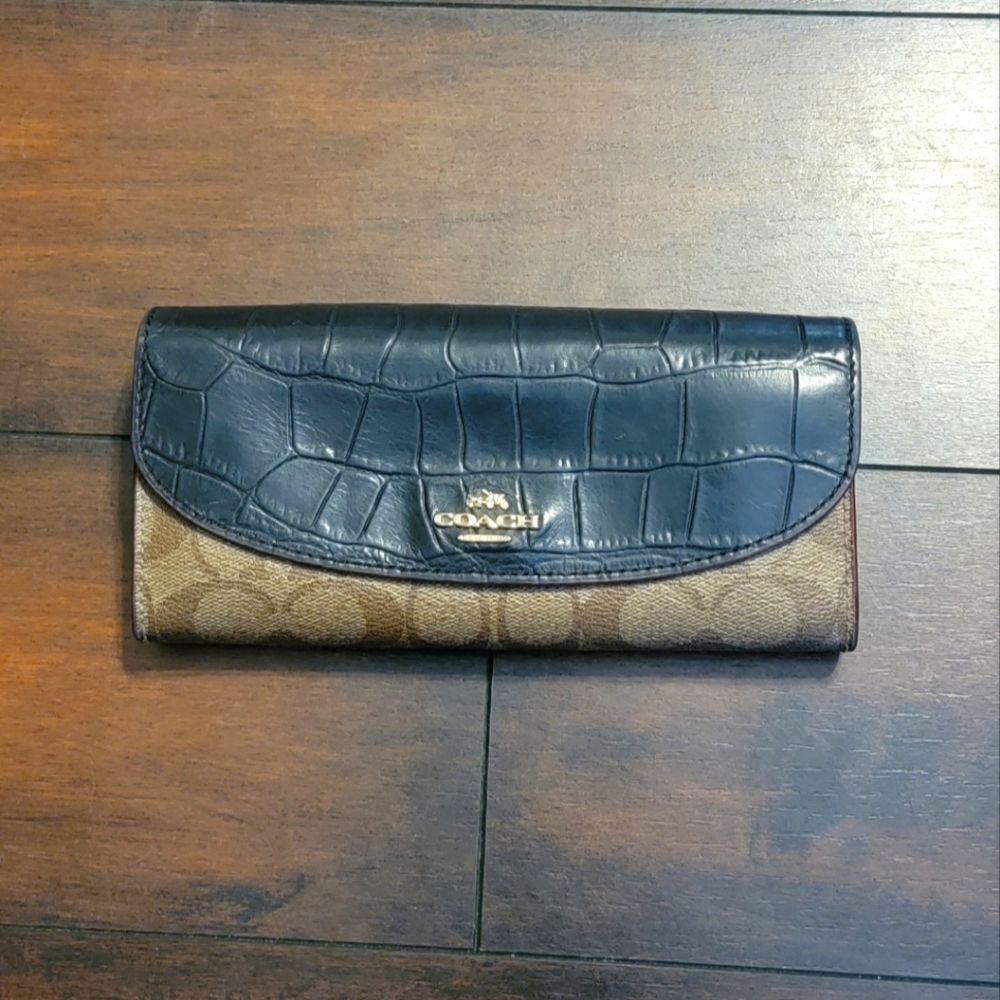Coach Accordion Zip Wallet Leather/ Signature Canvas/ Alligator Stripe